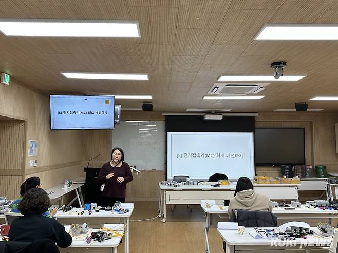 충남도립대학교 스마트팜학과는 스마트 농업 현장에서 요구되는 설비 운용 능력 강화를 위해 제어기술 실습 중심의 특강을 실시했다.