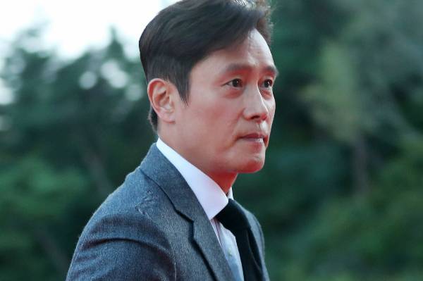 배우 이병헌이 영화 '어쩔수가없다'로 미국 아스트라 필름 어워즈 남우주연상 후보에 올랐다. 사진은 배우 이병헌이 지난달 23일 제16회 대한민국 대중문화예술상에서 레드카펫을 밟는 모습. /사진=뉴시스