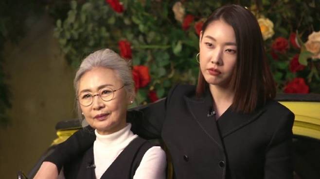 2020년 동반 화보 촬영에 나선 한혜진 모녀. MBN 제공