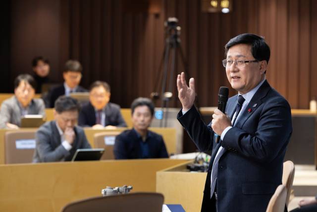 김성환 기후에너지환경부장관이 26일 서울 여의도에서 열린 녹색금융 타운홀 미팅에 참석, 국가 온실가스 감축목표(NDC) 달성과 녹색전환(K-GX) 촉진을 위한 금융의 역할에 대해 논의하고 있다. 사진 제공=기후부
