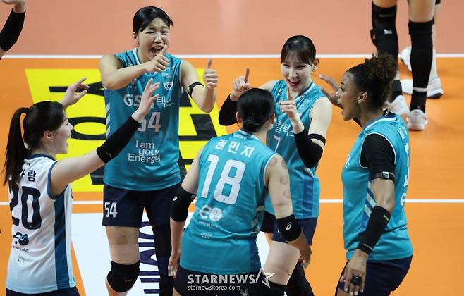 [B하인드★] 쿠바 폭격기 지젤 실바 28점 맹폭, 정관장 3-0 완파하며 GS 연패 탈출