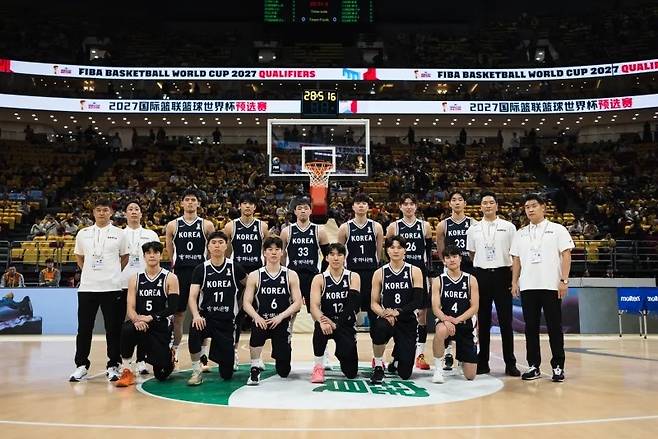 중국과의 월드컵 아시아 예선 1라운드 1차전에 나선 농구 대표팀 [FIBA 제공. 재판매 및 DB 금지]