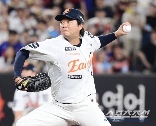 14일 대전 한화생명 볼파크에서 열린 한화와 롯데의 경기. 투구하고 있는 한화 김범수. 대전=송정헌 기자songs@sportschosun.com/2025.08.14/