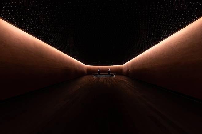 진입로를 오른쪽 돌아서면 바라보이는 두 반가사유상. 왼쪽의 78호 위치가 살짜 틀어져 있어 관람객을 맞이하는 듯하다. 국립중앙박물관 제공