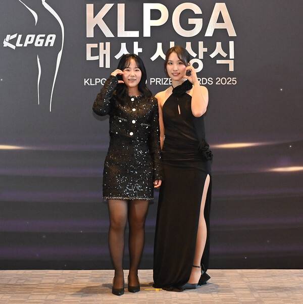 11월 28일 진행된 '2025 KLPGA 대상 시상식'에 참석한 한국여자프로골프(KLPGA) 투어 황유민, 이율린 프로. 사진제공=KLPGA (사진을 무단으로 사용하지 마십시오.)