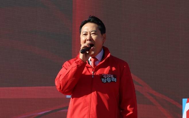 국민의힘 장동혁 대표가 29일 오전 경남 김해 진영운동장에서 열린 \'국민의힘 경남도당 당원단합 한마음체육대회\'에서 “정권 탈환을 위해 이제 반격할 때”라고 주장했다. 연합뉴스