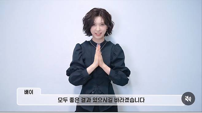 수어로 도쿄 데플림픽에 나선 배드민턴 선수들을 응원한 엔믹스 배이. 사진=대한장애인배드민턴협회 SNS 캡처