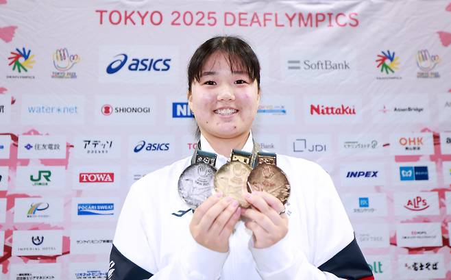 2025 도쿄 데플림픽에서 금·은·동메달을 수확한 박민경. 대한장애인체육회 제공