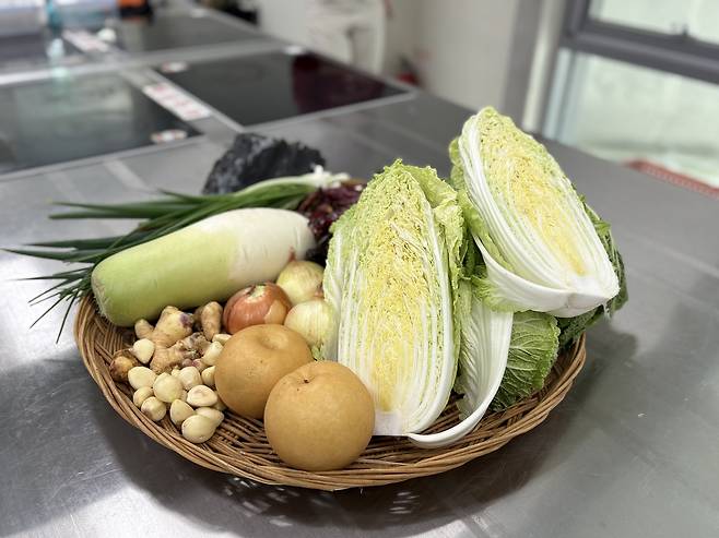 남도의 김치 명인들은 “무등산 자락의 물과 공기가 키운 좋은 재료”를 맛의 비결로 꼽는다.