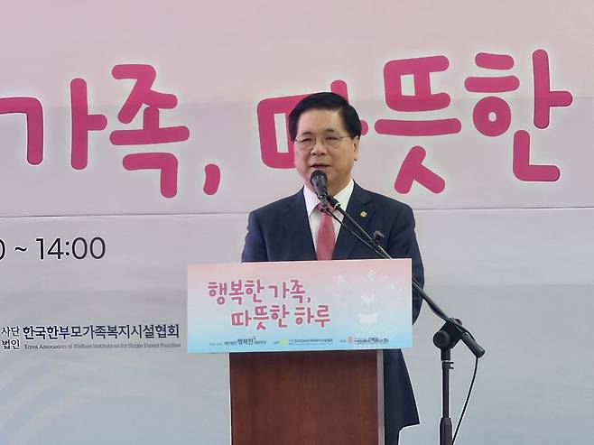 환영사를 전하고 있는 여의도순복음교회 이영훈 목사