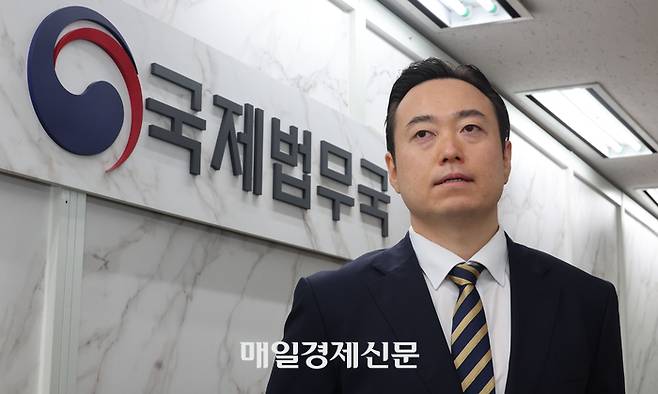 지난 25일 매일경제와 만난 양준열 국제투자분쟁과 검사. 이승환 기자