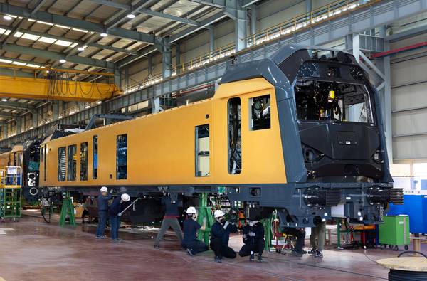 로만시스㈜가 제작한 특대형디젤전기기관차. /로만시스