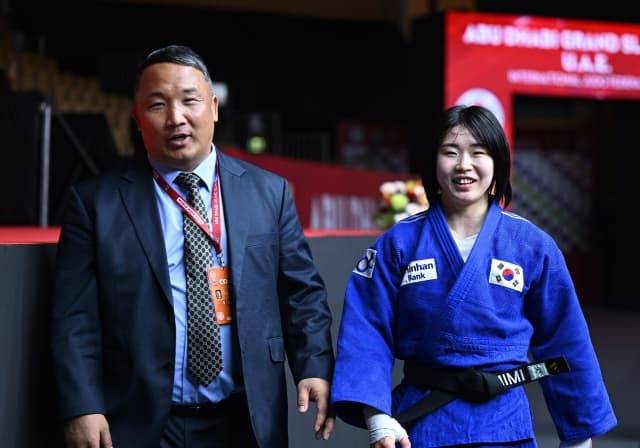 경상북도체육회 유도팀 김정훈 감독(왼쪽)과 허미미 선수. 경상북도체육회 유도팀 제공