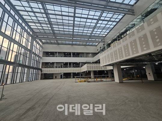 28일 서울 도봉구 창동민자역사 건물에서 공사가 한창 진행되고 있다.(사진=이영민 기자)