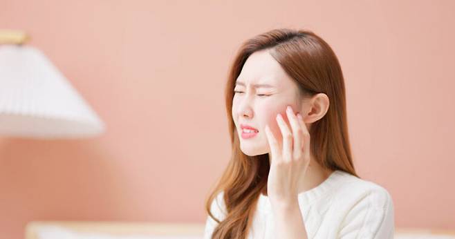 통증이 있을 때 의사의 지시에 따라 처방 받은 약을 안전한 범위 내에서 먹는다면 중독성이 나타날 가능성은 높지 않다. 사진=게티이미지뱅크