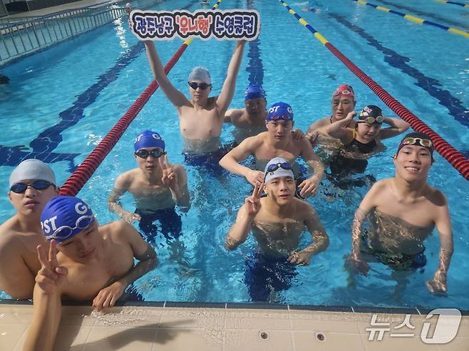 광주 남구장애인체육회가 올해 1월 정식 운영을 시작한 수영 스포츠클럽 '우리는 니가 있어 행복해'(우니행) 소속 선수들의 모습.(남구장애인체육회 제공. 재판매 및 DB 금지)