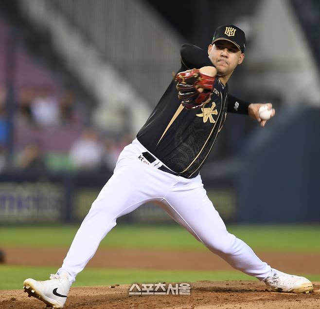 KT 선발투수 헤이수스가 서울 잠실구장에서 열린 2025 KBO리그 LG와 경기에서 역투하고 있다. 잠실 | 최승섭기자 thunder@sportsseoul.com