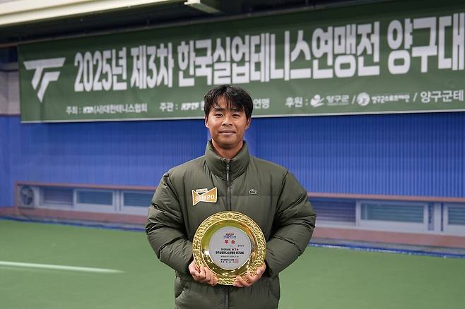 실업연맹전 남자단식 우승 정홍.(사진/김도원 기자)