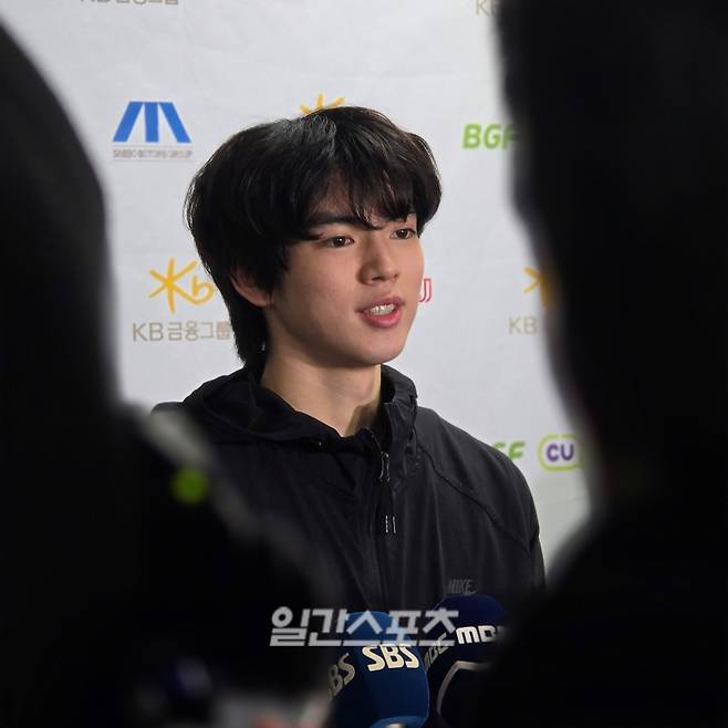 30일 프리스케이팅을 마치고 기자회견을 하는 차준환. 고척=윤승재 기자