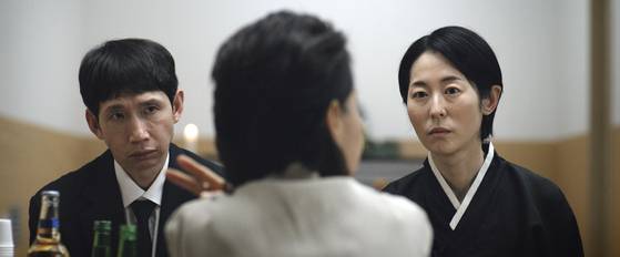 영화 '고당도'는 급전을 마련하기 위해 뇌사 상태 아버지의 가짜 장례식을 치르는 남매의 이야기다.  사진 트리플픽쳐스