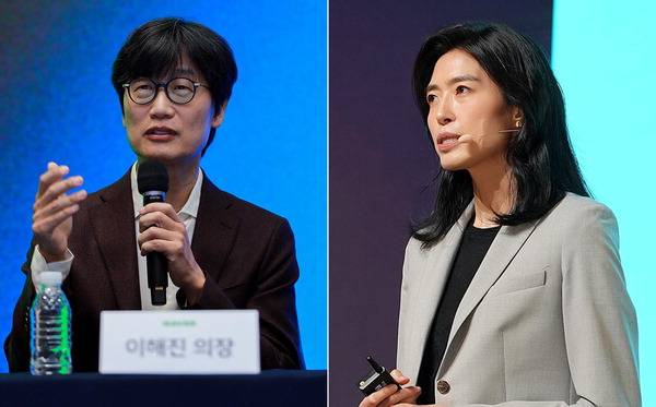 지난 27일 경기 성남 네이버 1784에서 열린 네이버 네이버파이낸셜 두나무 3사 기자간담회에서 이해진 네이버 이사회 의장이 말하고 있다. 오른쪽 사진은 정신아 카카오 대표가 지난 9월 경기 용인 카카오AI캠퍼스에서 열린 ‘이프(if) 카카오’에서 발표하는 모습.  각사 제공