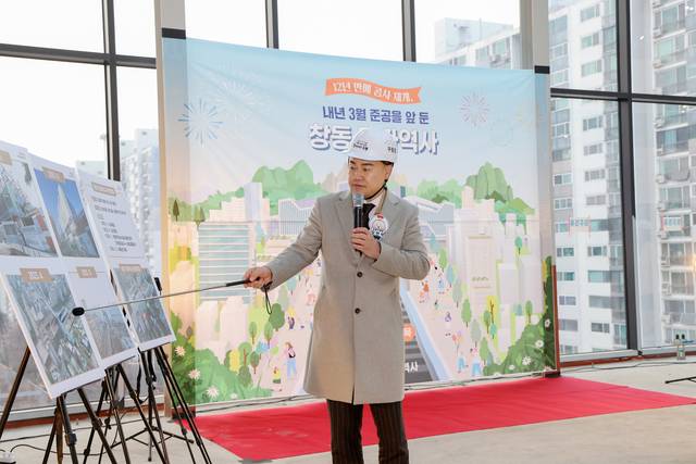 27일 창동권역 일대 개발 청사진에 대해 오언석 도봉구청장이 설명하고 있다. 도봉구청 제공