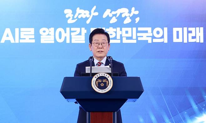 이재명 대통령이 지난 9월 서울 중구 서울스퀘어에서 열린 국가인공지능(AI) 전략위원회 출범식에서 발언하고 있다. [연합]