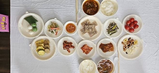 일회용품 그릇에 담겨 있는 장례식장 음식들. [중앙보훈병원 제공]