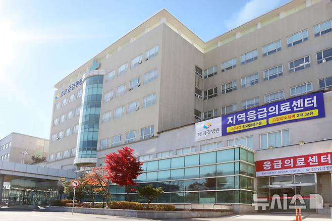 [김해=뉴시스]12월 1일자로 경남도 '지역응급의료센터'로 지정된 김해시 삼계동 조은금강병원 응급의료센터.(사진=경남도 제공) 2025.11.30. photo@newsis.com