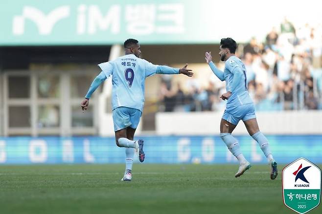 [서울=뉴시스]대구 세징야와 에드가(왼쪽). (사진=한국프로축구연맹 제공)