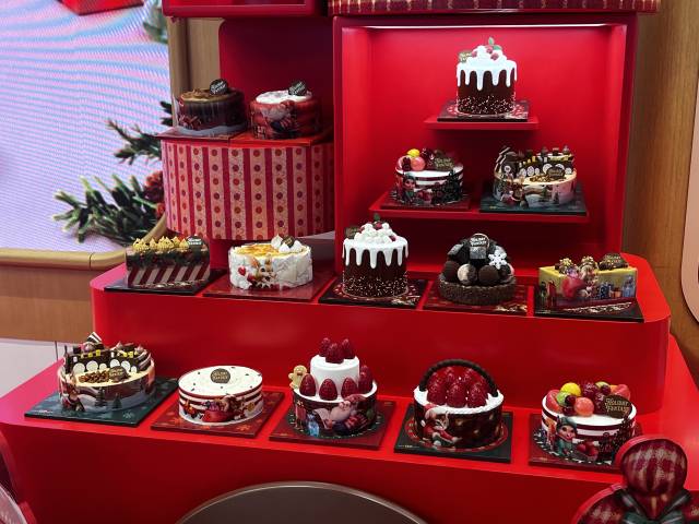 SPC 배스킨라빈스가 2025 크리스마스 시즌 ‘홀리데이 판타지’ 케이크 신제품을 공개했다. 노현영 기자