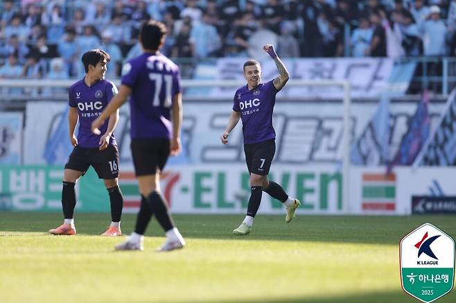 ▲ 30일 대구IM뱅크파크에서 하나은행 K리그1 2025 최종 38라운드를 통해 대구FC와 FC안양이 맞붙었다. 최소한 이기고 다른 팀의 결과를 지켜봐야 했던 대구는 2-2로 비겨 끝내 다이렉트 강등을 당했다. ⓒ 한국프로축구연맹