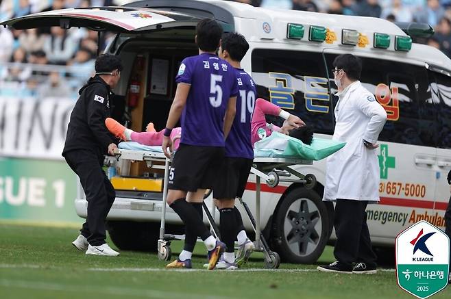 ▲ 30일 대구IM뱅크파크에서 하나은행 K리그1 2025 최종 38라운드를 통해 대구FC와 FC안양이 맞붙었다. 최소한 이기고 다른 팀의 결과를 지켜봐야 했던 대구는 2-2로 비겨 끝내 다이렉트 강등을 당했다. ⓒ 한국프로축구연맹