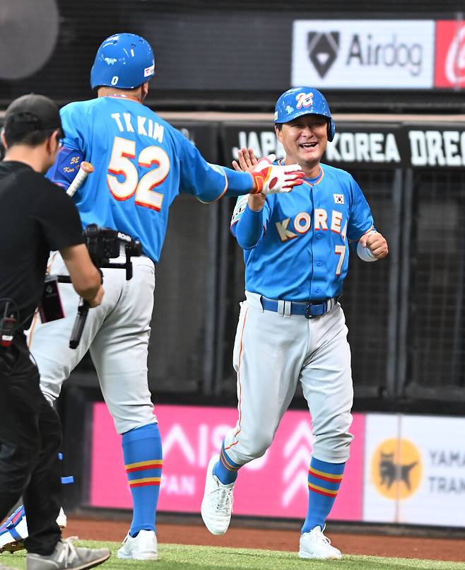 ▲ 김태균과 이종범 ⓒ 사진공동취재단