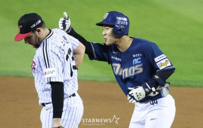 NC 김휘집(오른쪽). /사진=김진경 대기자