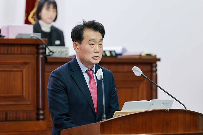 하은호 군포시장이 1일 제285회 군포시의회 제2차 정례회 제1차 본회의에서 2026년도 시정 운영 방향을 발표하고 있다. 사진=군포시청