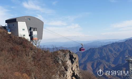 ◇화천의 관광상품인 백암산케이블카가 2022년 10월 개장됐으나 매년 적자를 면치 못하고 있다.