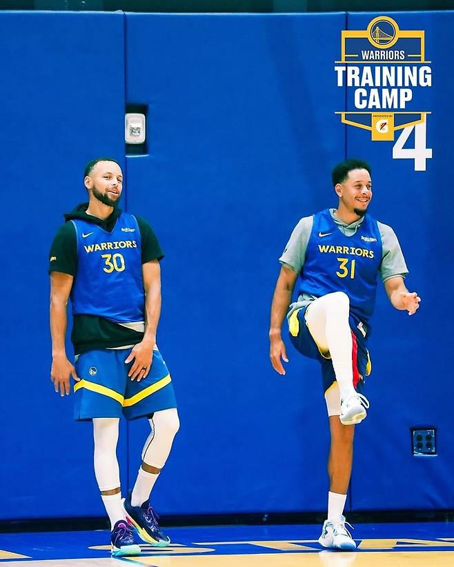 (왼쪽부터) 스테픈 커리, 세스 커리