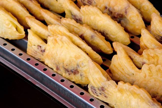 겨울철 대표 간식 붕어빵. 2~3개만 먹어도 밥 한 그릇을 먹는 것과 비슷한 수준이다. 사진=게티이미지뱅크