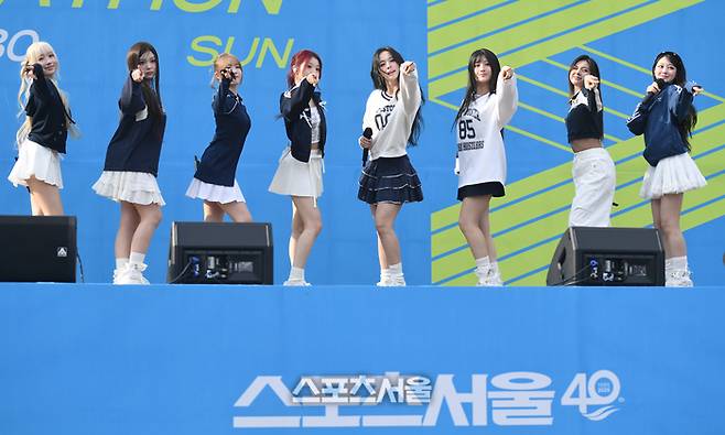 ‘2025 스포츠서울 하프마라톤’이 30일 서울 도심에서 열렸다. 세이마이네임이 축하공연을 하고 있다. 최승섭기자 thunder@sportsseoul.com