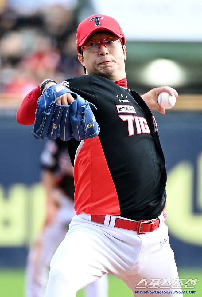 14일 잠실야구장에서 열린 KIA와 LG의 경기, KIA 선발투수 양현종이 역투하고 있다. 잠실=허상욱 기자wook@sportschosun.com/2025.09.14/