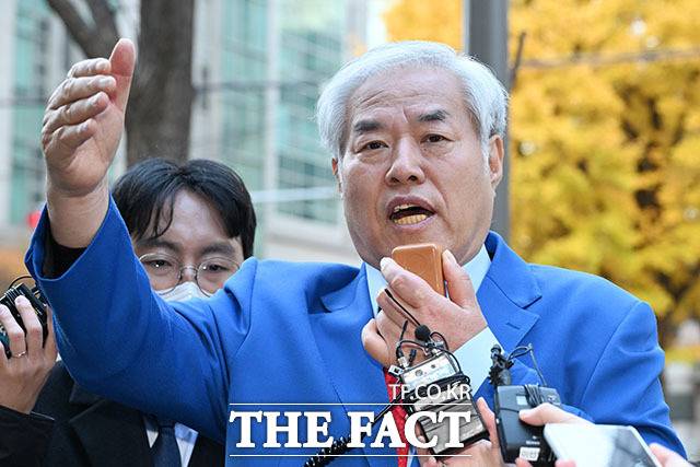 1일 경찰에 따르면 서울경찰청 안보수사과는 서부지법 폭동 사태 배후로 지목되는 전광훈 사랑제일교회 목사와 보수 성향 유튜브 채널 '신의한수' 운영자 신혜식 관련 수사를 조만간 마무리할 방침이다. 특히 전 목사에 대한 구속영장 신청도 검토하고 있다. /남용희 기자