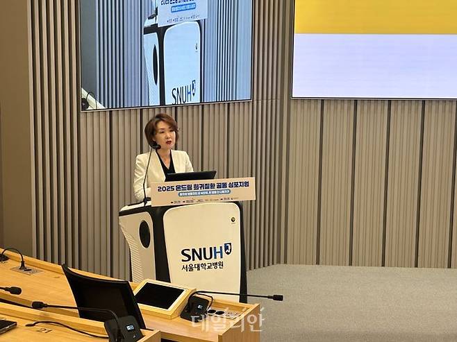 방현진 한국희귀·난치성질환연합회 사무국장이 1일 서울대 어린이병원에서 열린 ‘2025 온드림 희귀질환 공동 심포지엄’에서 주제발표를 진행하고 있다. ⓒ데일리안 김효경 기자