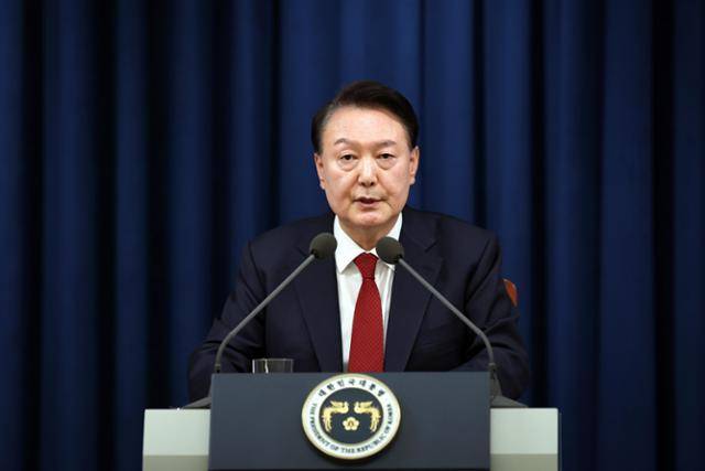윤석열 전 대통령이 지난해 12월 3일 서울 용산 대통령실 청사에서 긴급 대국민 특별 담화를 발표하고 있다. 뉴시스