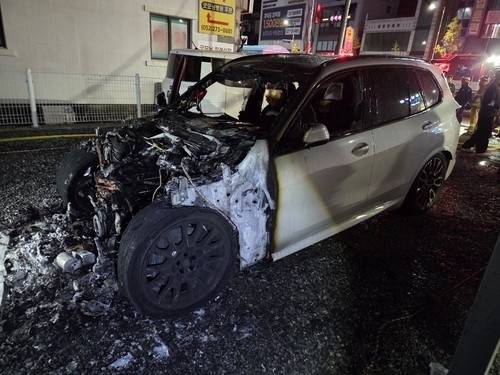 ▲ 울산의 한 모델하우스 지상주차장 화재 현장 [연합뉴스]