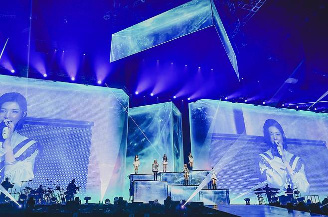 Girl group NMIXX performs during its first world tour, ″Episode 1: Zero Frontier,″ held at Inspire Arena in Incheon on Nov. 29 and 30. [JYP ENTERTAINMENT]