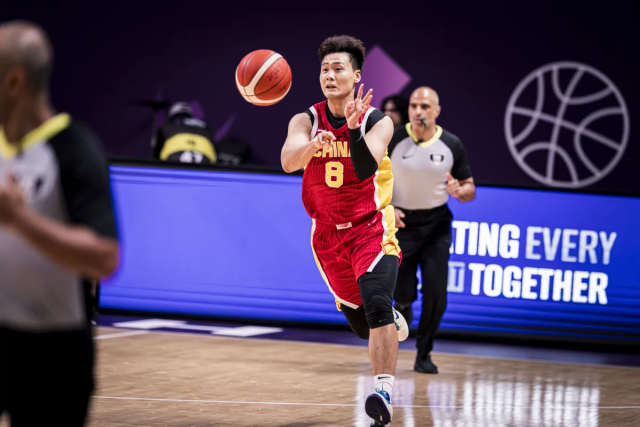 변수는 있었다. 자오루이가 중국 선수단과 원주 원정에 동행했다는 것. 중국은 지난 1차전에 등록된 12명과 자오루이까지 포함, 원주로 온 것으로 알려졌다. 그러나 2차전 최종 엔트리에는 자오루이의 이름이 없다. 또 결장하는 것이다. 사진=FIBA 제공