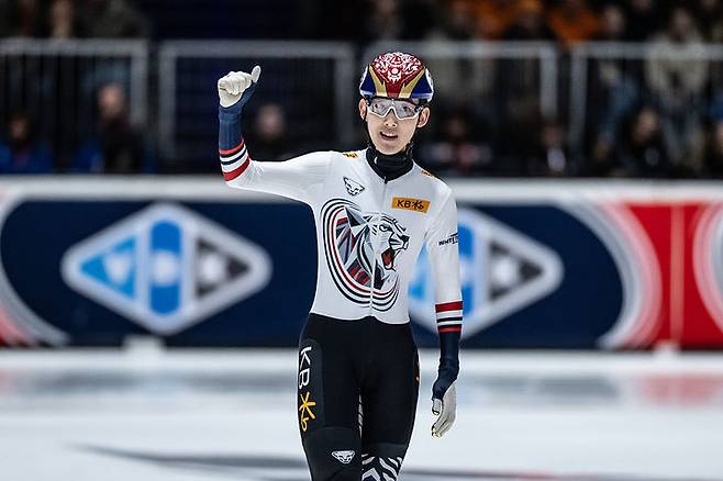 [서울=뉴시스] 2025~2026 국제빙상경기연맹(ISU) 쇼트트랙 월드투어 4차 대회 남자 1000m에서 금메달을 딴 임종언. (사진 = ISU 공식 홈페이지 캡처)  *재판매 및 DB 금지