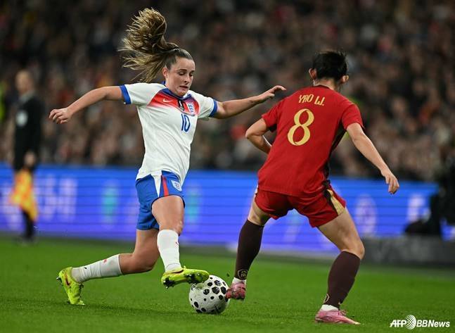 영국 런던의 웸블리 스타디움에서 열린 중국 여자축구 국가대표팀과 잉글랜드 여자 축구 국가대표팀의 경기 중. /AFPBBNews=뉴스1