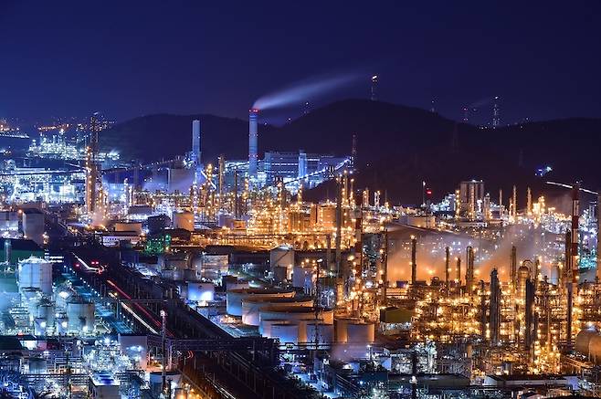 여수 국가산업단지에는 중화학 공장이 밀집해 있다. [사진 | 뉴시스]